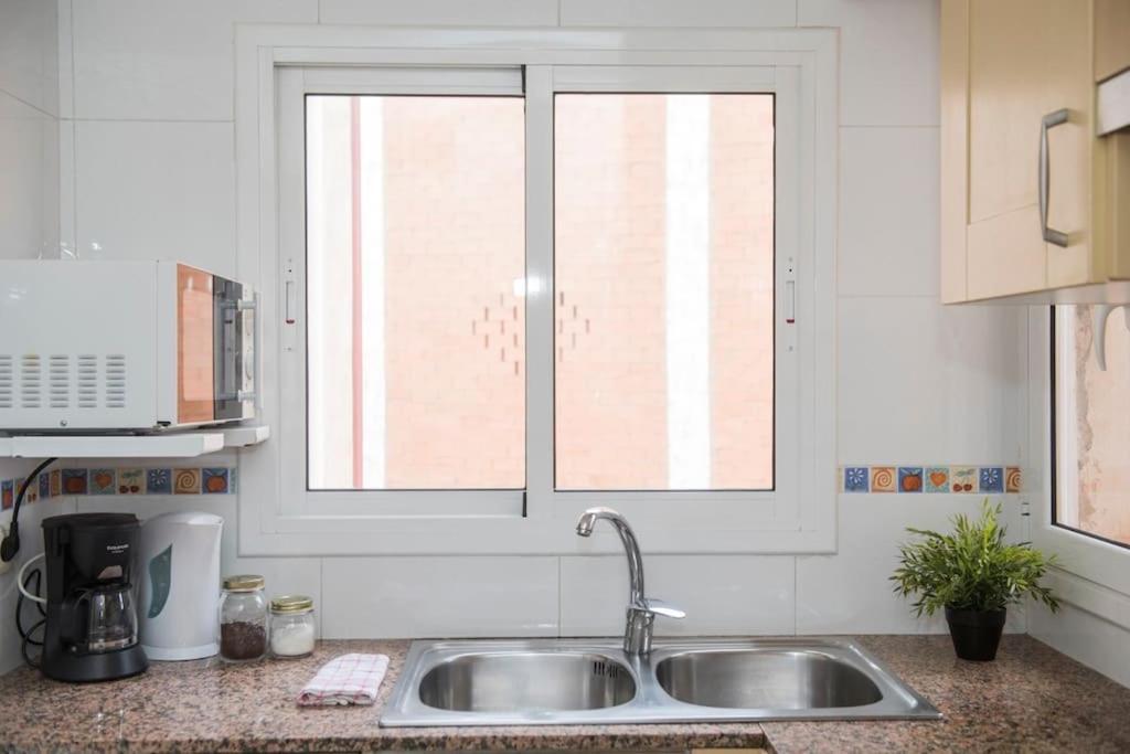 Sunny And Quiet Sagrada Familia Apartment Барселона Екстериор снимка
